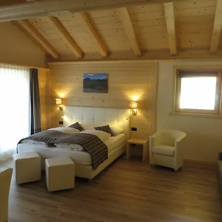 Hotel Ecohotel Des Alpes 3*